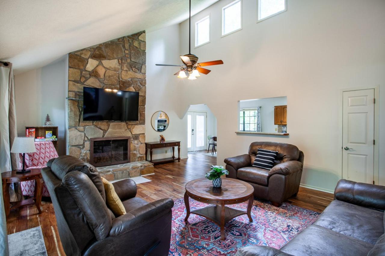 Little Cub Cottage - Mtn Views & Community Pools Гетлинбург Екстериор снимка