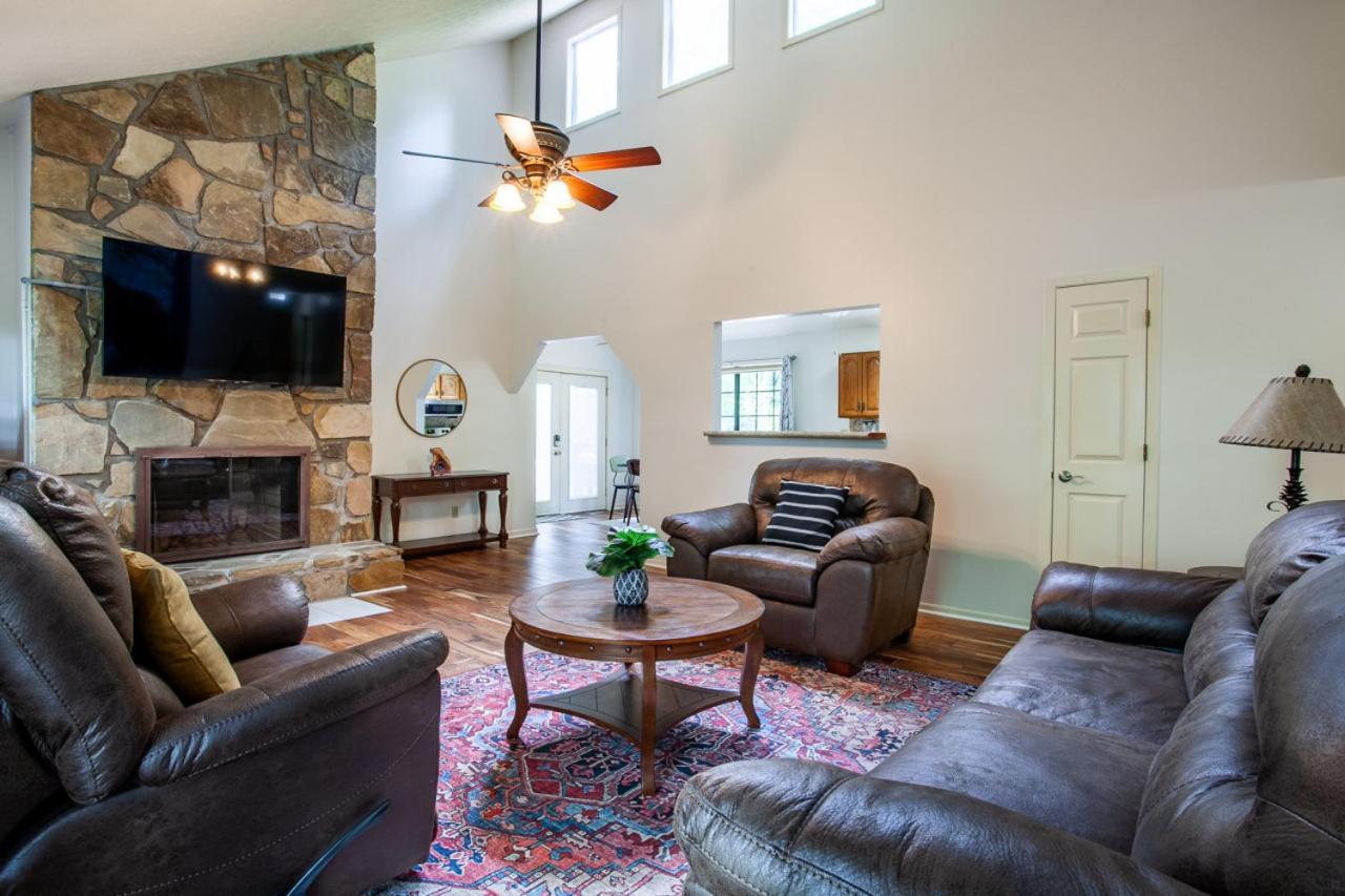 Little Cub Cottage - Mtn Views & Community Pools Гетлинбург Екстериор снимка