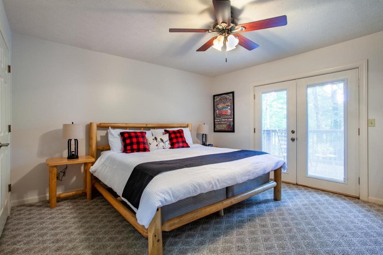 Little Cub Cottage - Mtn Views & Community Pools Гетлинбург Екстериор снимка